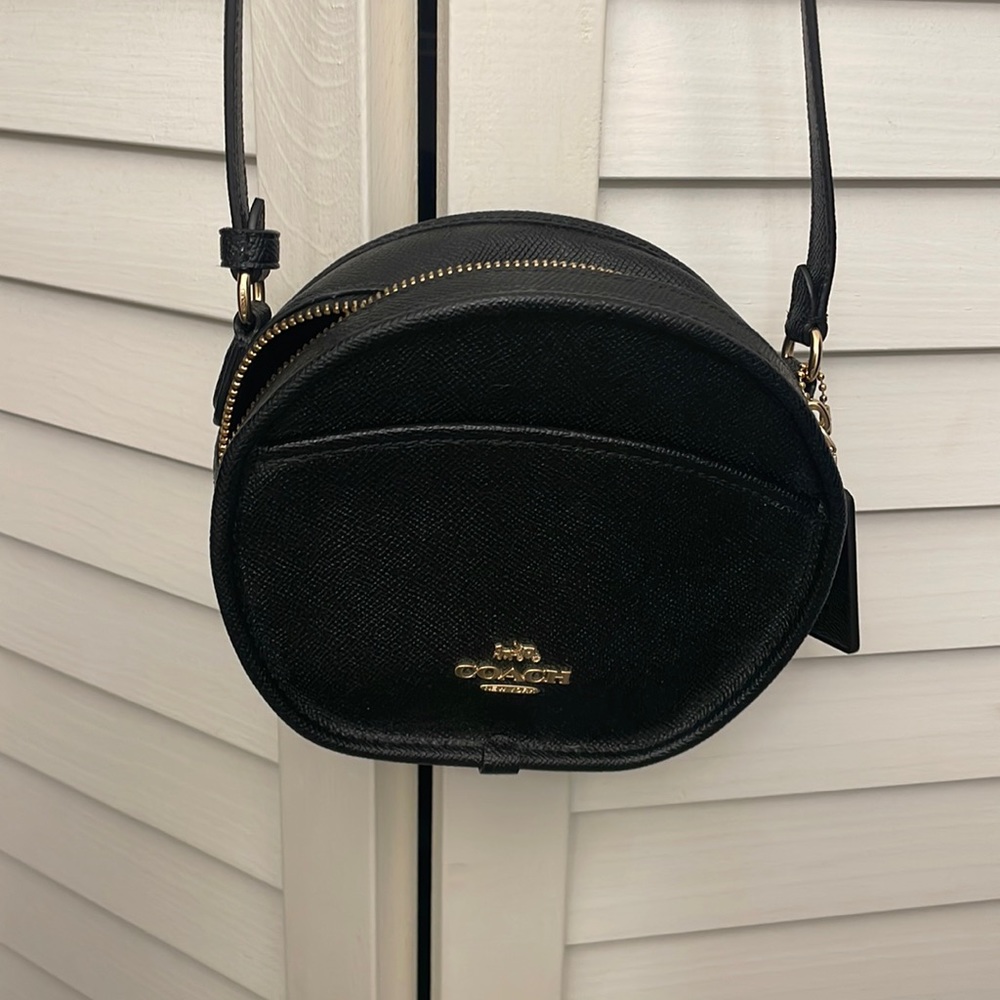 Coach round crossbody purse. Basically new. Great conditions